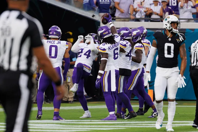 Vikings’ Camryn Bynum does Raygun dance after game-winning pick